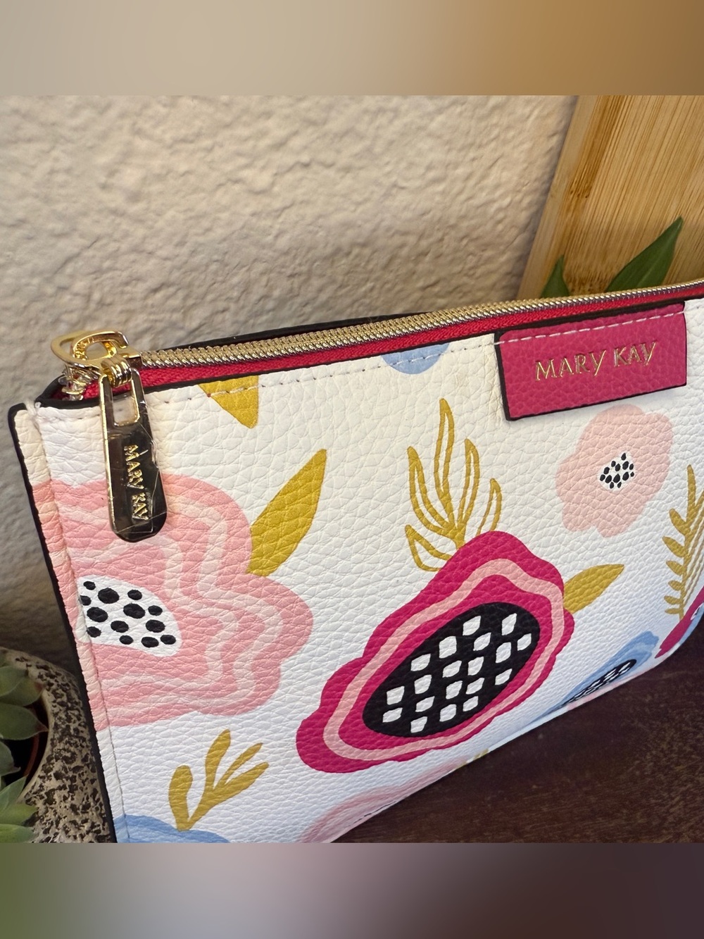 Mary Kay Floral Clutch / Cosmetic Pouch - Picture 3 of 14